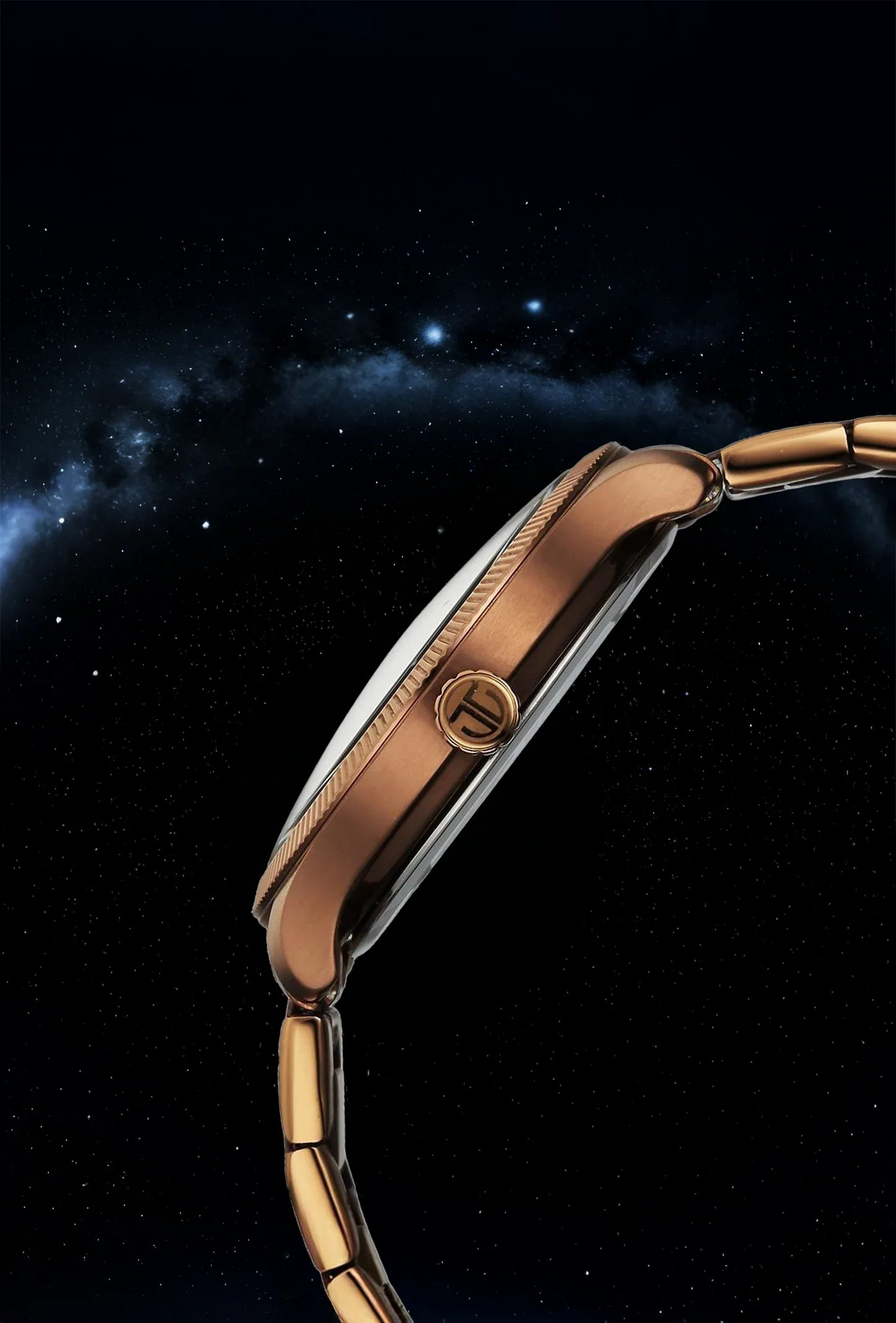 ساعة تيتان ستيلار التناظرية ذات المينا البني مع مؤشر مزدوج لمراحل القمر