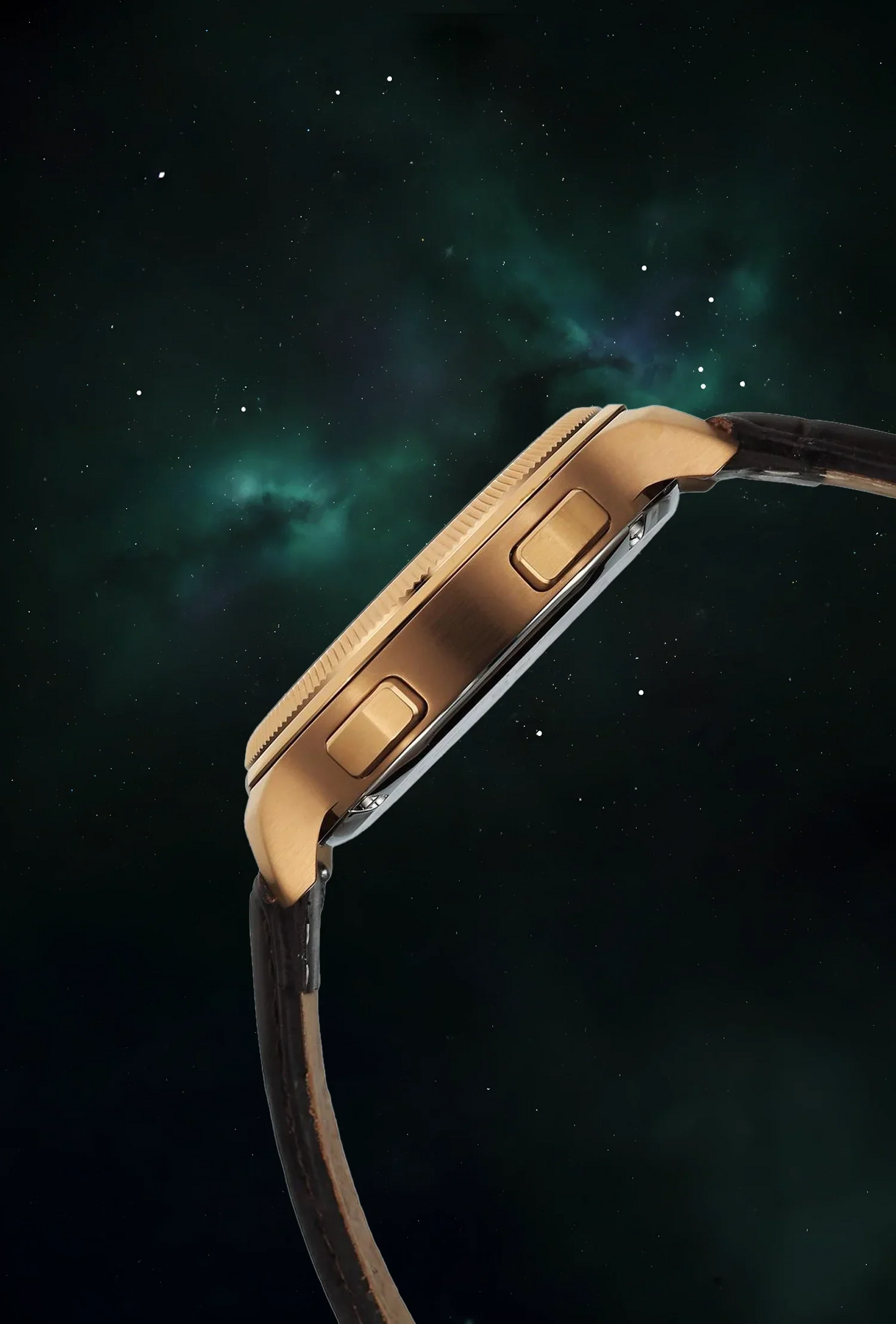 ساعة تيتان ستيلار ذات الساعات القافزة بمحركات دقيقة ومؤشرين لمراحل القمر