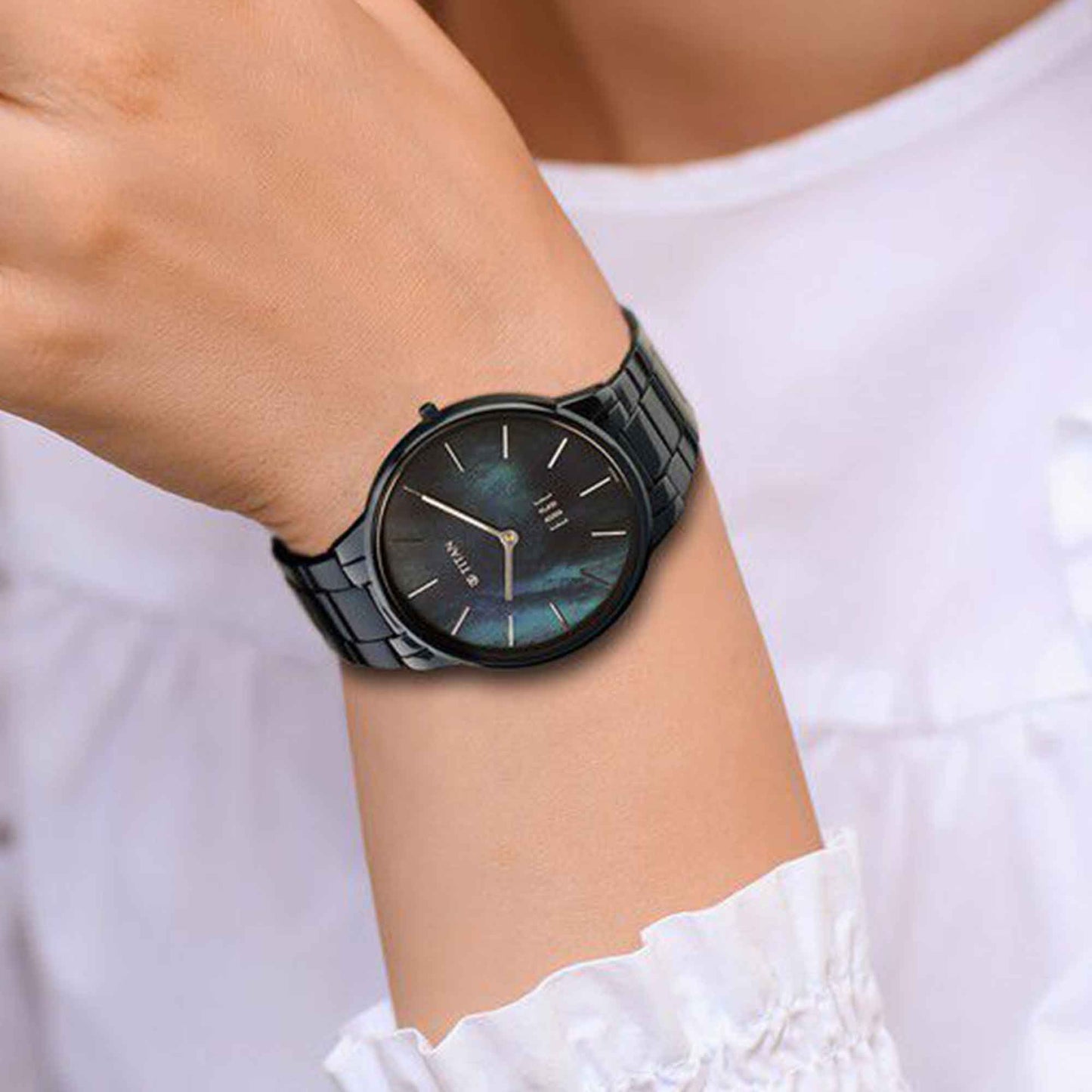 Titan Edge Metal Women Allure Quartz Alog Rich Mother Of Pearl Dial Stainless Steel Strap Watch For Women (2734QM02)
