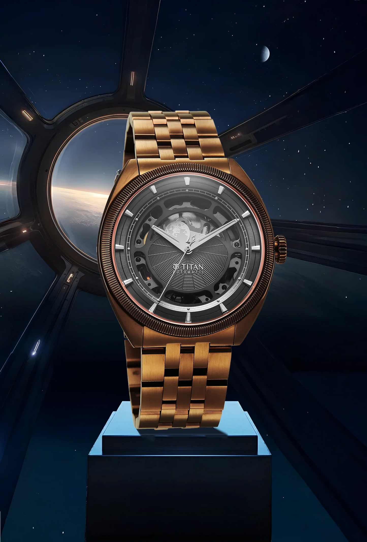 ساعة تيتان ستيلر كوبولا التناظرية مع قرص الشمس والقمر، مينا رمادي أوتوماتيكية