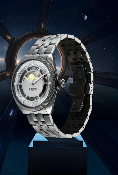 ساعة تيتان ستيلر كوبولا التناظرية مع قرص الشمس والقمر، مينا فضي أوتوماتيكية