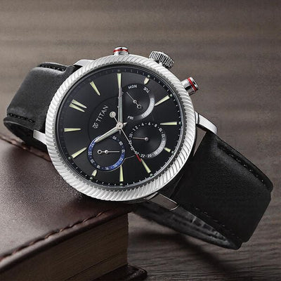 ساعة تيتان ستيلار متعددة الوظائف ذات مينا أسود تناظرية