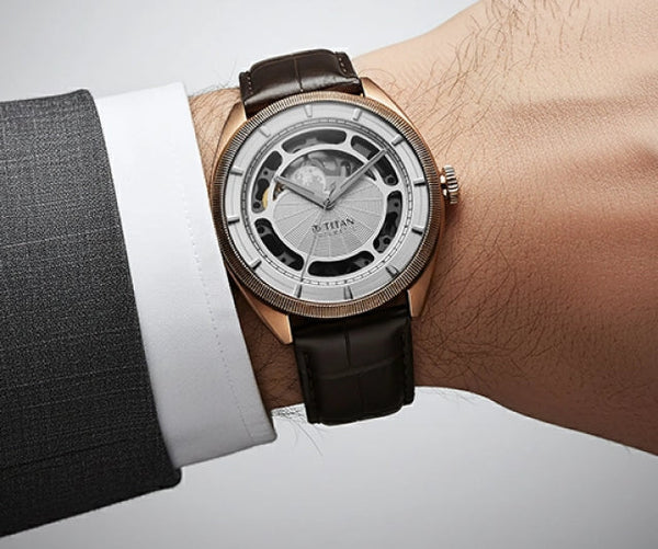 قرص الشمس والقمر في القبة - Image 2